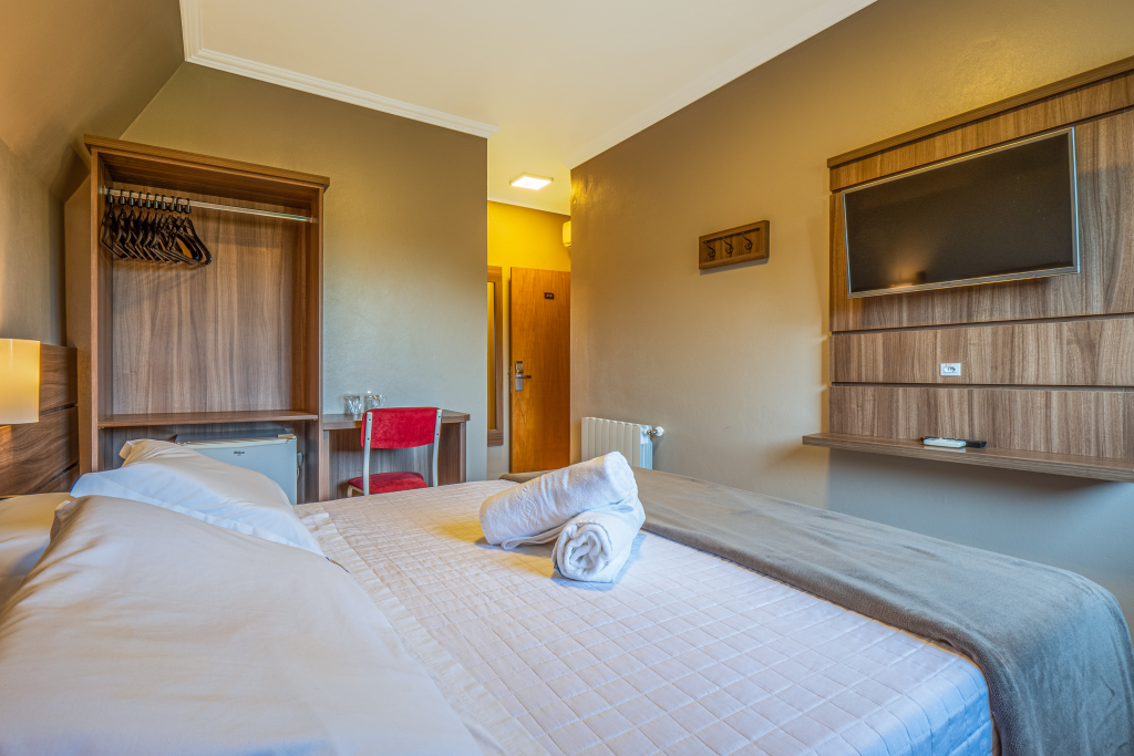 HOTEL-5 1